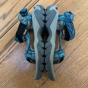 Teva women’s sandals size 6.5 gray, blue, green